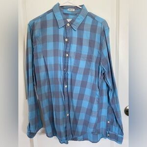 Men’s checkered button down shirt